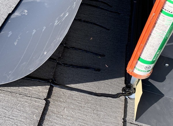 天窓修理　④コーキングその２